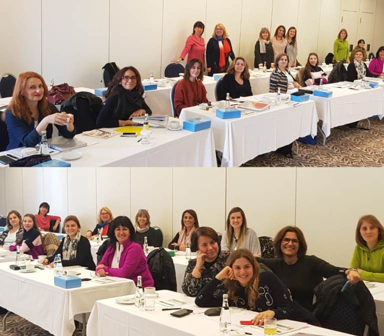 Ayurvedik Yoga Terapi Eğitimi Büfe ve Katılımcılar