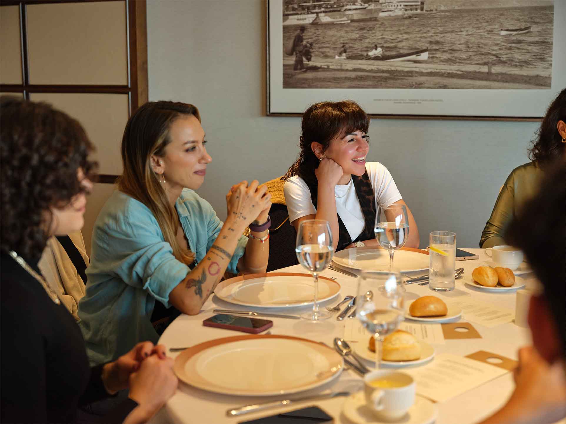 Ebru Şinik ile Wellbeing Sofraları – Boğaz manzaralı salon