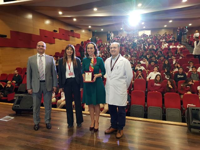 Ebru Şinik Mektebim Okulları Mindfulness Eğitimi