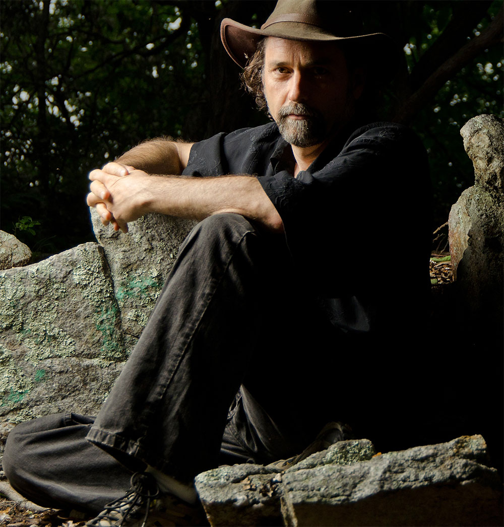 Palo Santo’nun Gizem Perdesi Aralanıyor: David Crow ile Röportaj