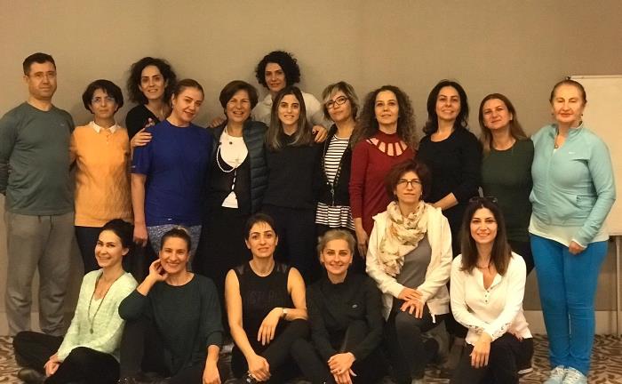 Ayurvedik Yoga Terapi Eğitimi Dr. Neslihan İskit ve Ebru Şinik liderliğinde Hilton Garden Inn Golden Horn otelindeki Yükselen Çağ Wellbeing Merkezi seminer salonunda gerçekleşti.