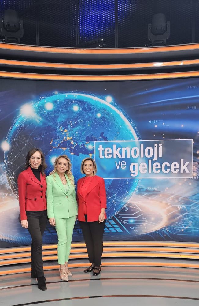 Ebru Şinik discussing technology and wellbeing